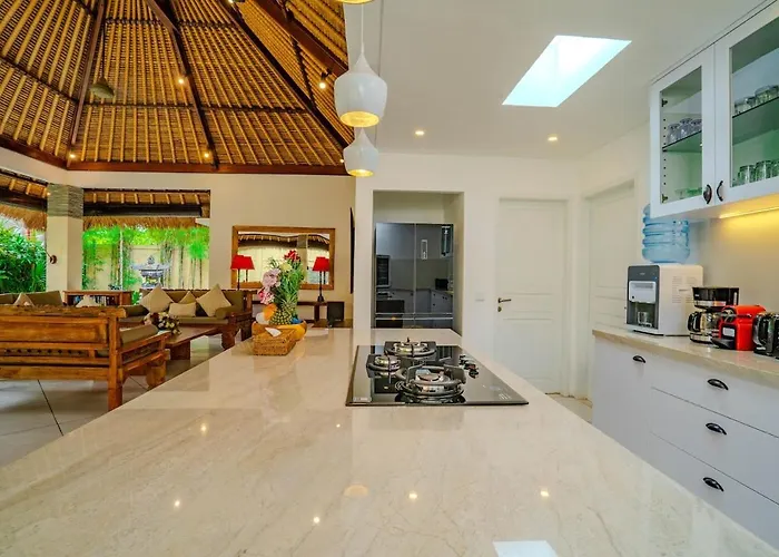 Evelyne, Luxury Villa, Fully Staffed, Villa Seminyak