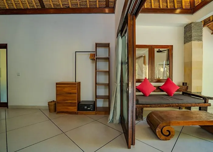 Evelyne, Luxury Villa, Fully Staffed, Villa