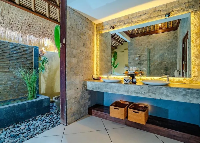 Villa Evelyne, Luxury Villa, Fully Staffed, *
