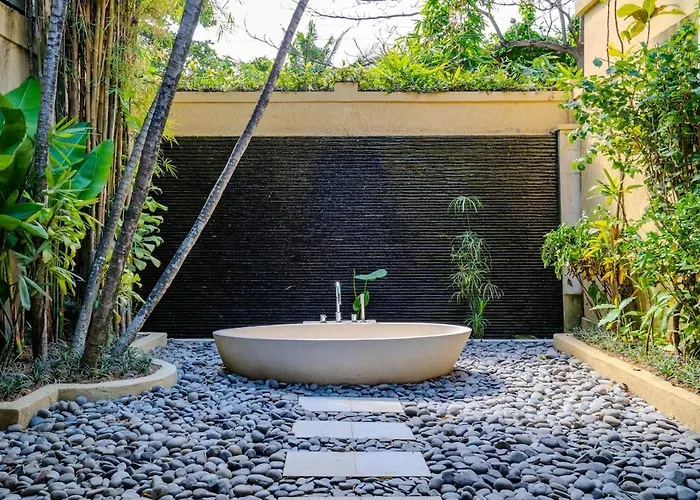 Evelyne, Luxury Villa, Fully Staffed,
