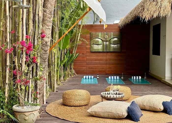 Evelyne, Luxury Villa, Fully Staffed, *