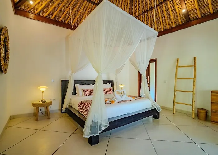 Evelyne, Luxury Villa, Fully Staffed, Villa *