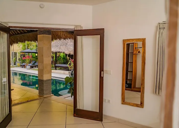 Evelyne, Luxury Villa, Fully Staffed,