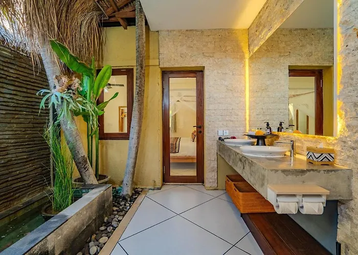 Evelyne, Luxury Villa, Fully Staffed,